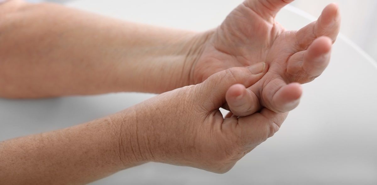 Leia mais sobre o artigo Artigo: “Artrite reumatoide: os sinais e perigos da doença”